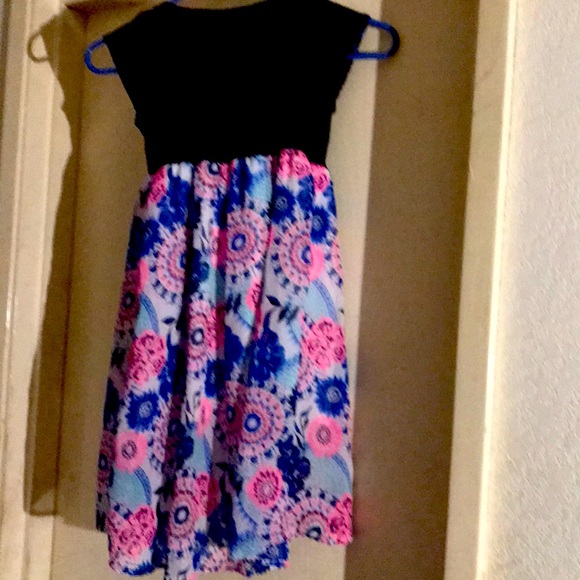 Girls dress - Picture 2 of 2